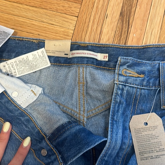 Levi’s high waisted straight leg jeans with rips in knees - Picture 4 of 7